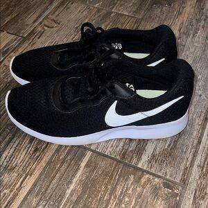 Nike Black and White Women's Sneakers